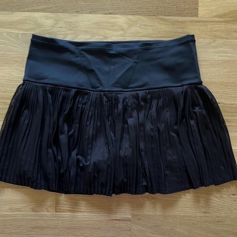 Athleta A-game mesh skort with pleated skirt size large